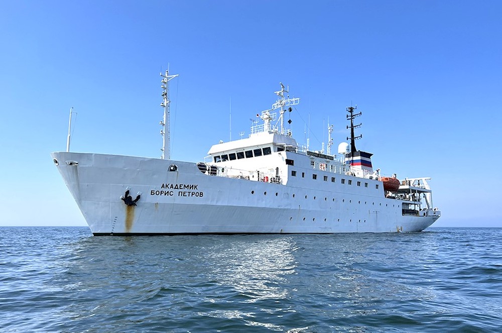 В экспедиции на НИС «Академик Борис Петров» Института океанологии РАН обучили молодых специалистов для работы в Арктике